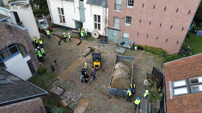 Bird's-eye view of the construction site.