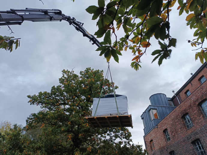 The heat exchanger is transported.