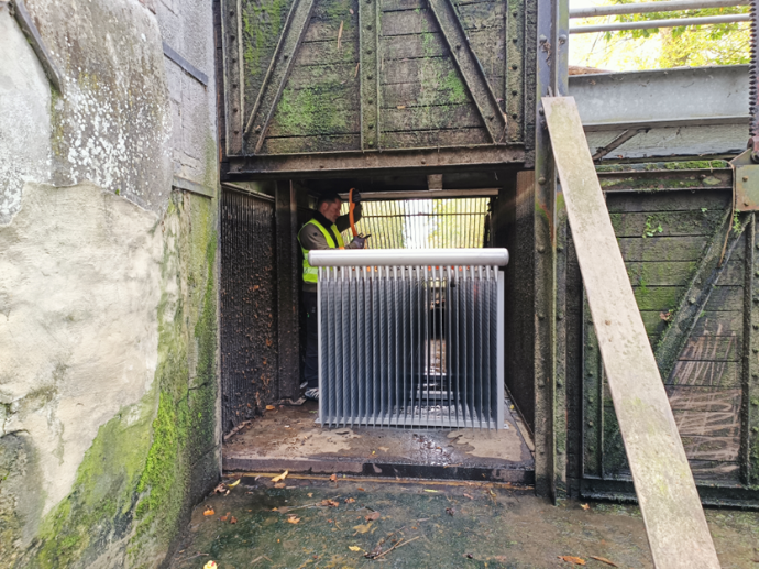 The 24 thin plates through which the coolant will flow. It weighs 999 kg and is made of stainless steel.